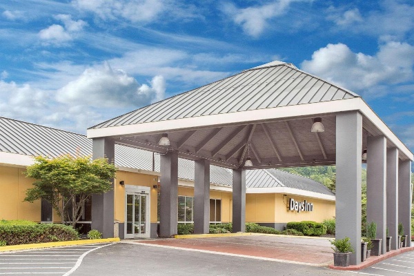 Days Inn by Wyndham Asheville/Mall image 1