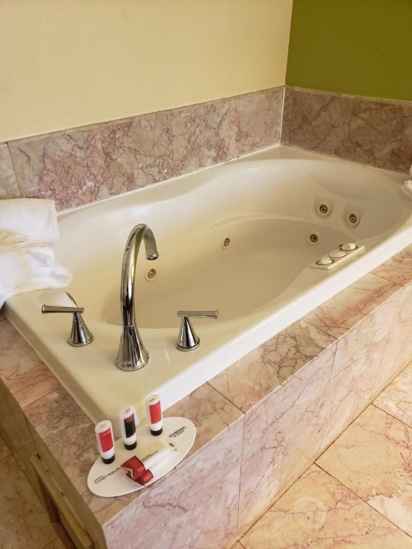 Days Inn by Wyndham Asheville/Mall image 13