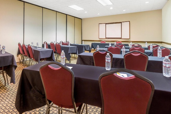 Days Inn by Wyndham Asheville/Mall image 7